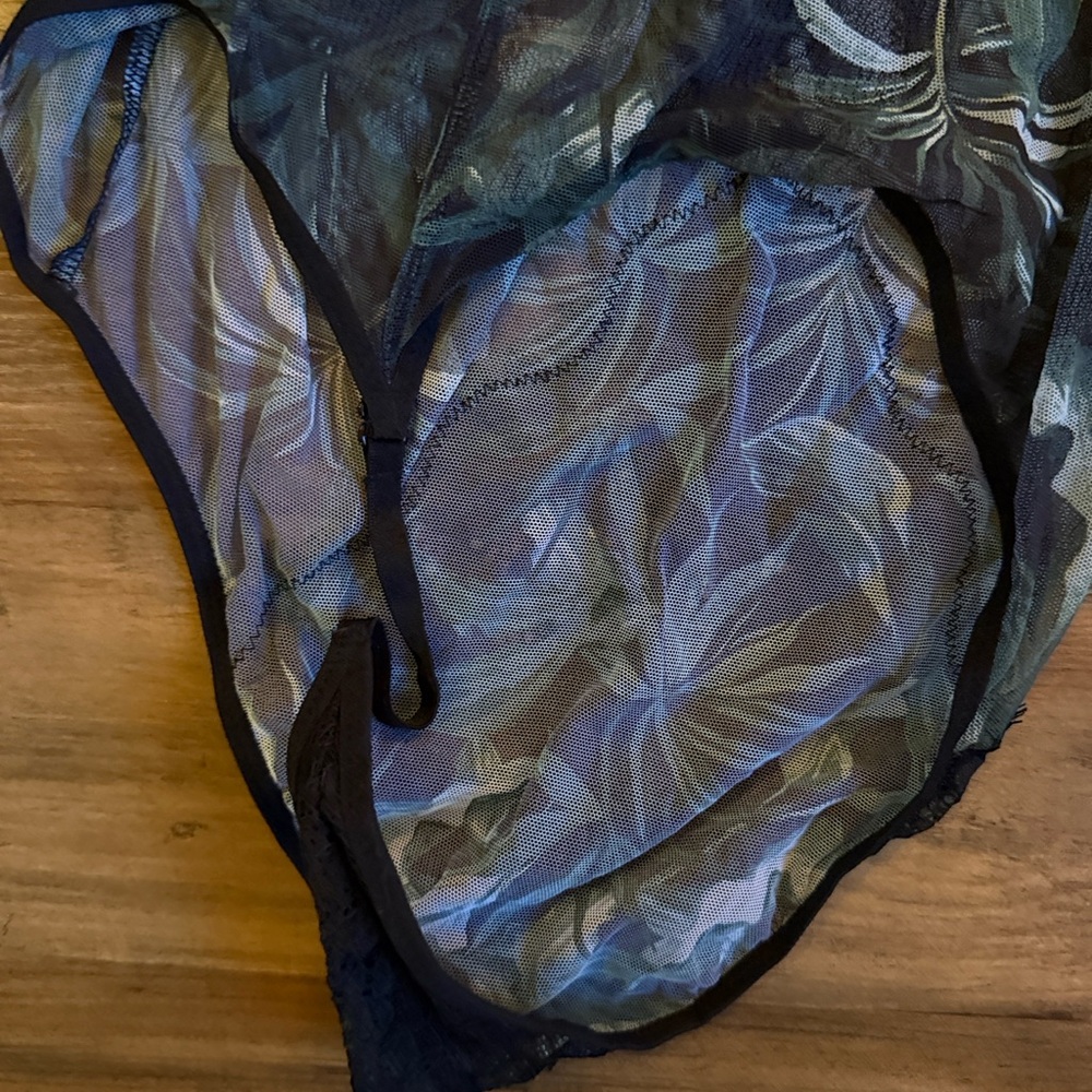 Victoria's Secret Very Sexy Shine Black Green Lace Bodysuit M New - Picture 6 of 12